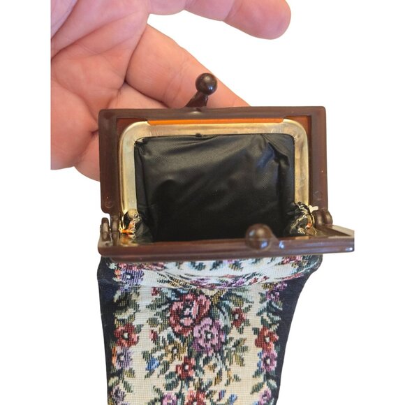 Vintage Needlepoint Glasses Or Cigarette Case With Lucite Frame & Floral Pattern - Picture 2 of 3